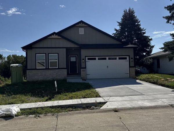 4325 MICHIGAN Avenue, Davenport, IA 52806