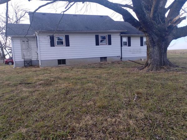 3936 W Sycamore Street, Carterville, IL 62918