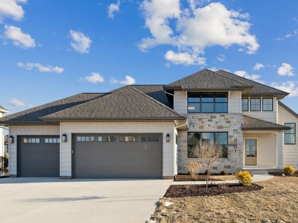 6501 BLACKBIRD Lane, Bettendorf, IA 52722