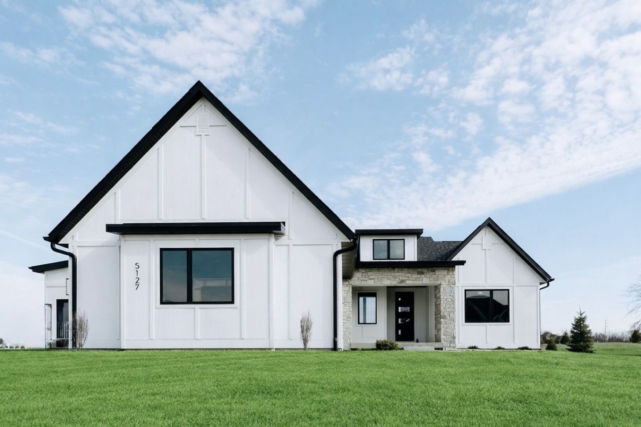 5127 Oak Ridge Court, Bettendorf, IA 52722 Main Photo