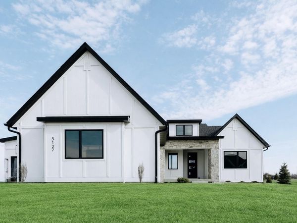 5127 Oak Ridge Court, Bettendorf, IA 52722