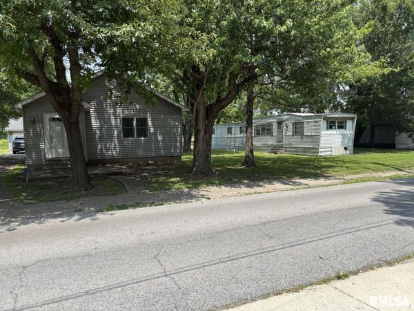 1606 & 1608 W Faust Street, Marion, IL 62959