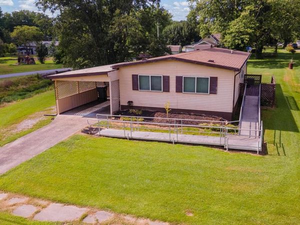 208 W PENNSYLVANIA Avenue, Pittsburg, IL 62974