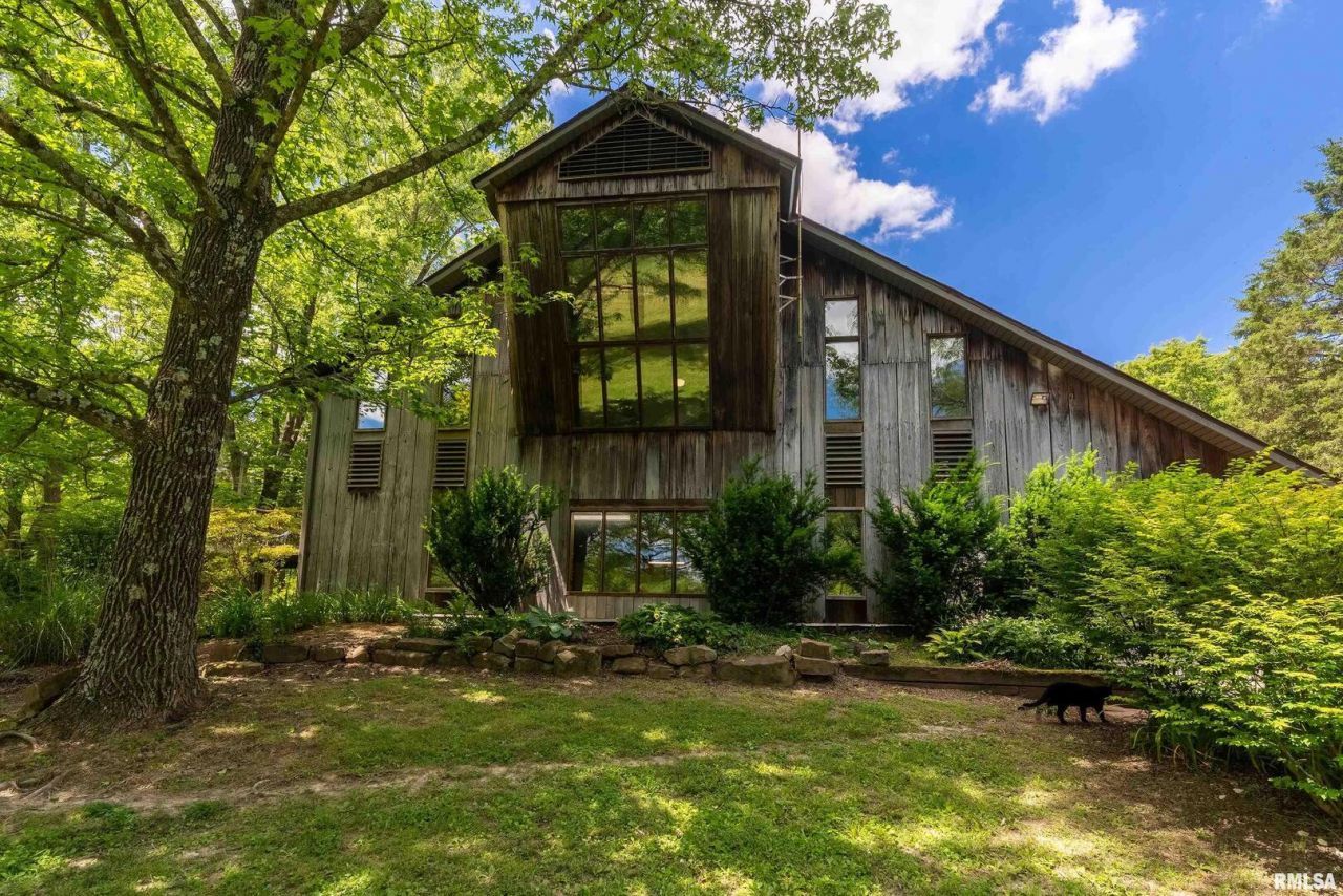 310 Cross Creek Drive, Cobden, IL 62920 Main Photo