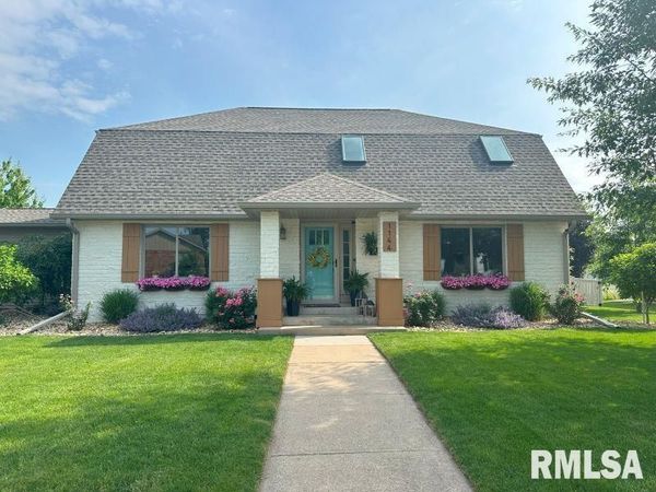 1144 BROOKVIEW Drive, Dewitt, IA 52742