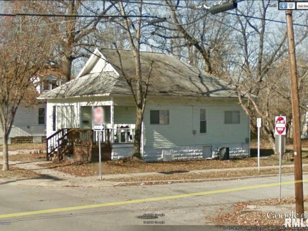 800 W WALNUT Street, Carbondale, IL 62901
