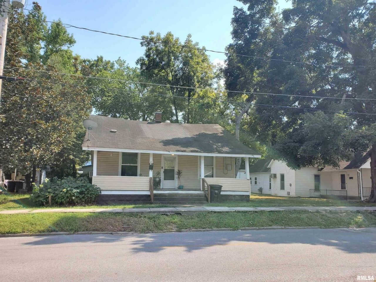 307 W Sycamore Street, Carbondale, IL 62901 Main Photo