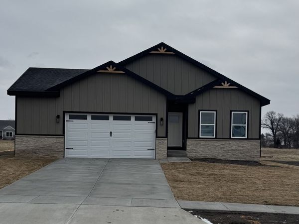 6121 THOR Avenue, Davenport, IA 52807