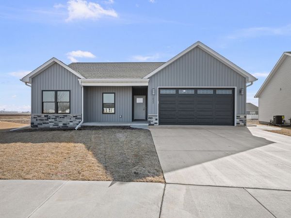 1832 Redbud Circle, Eldridge, IA 52748