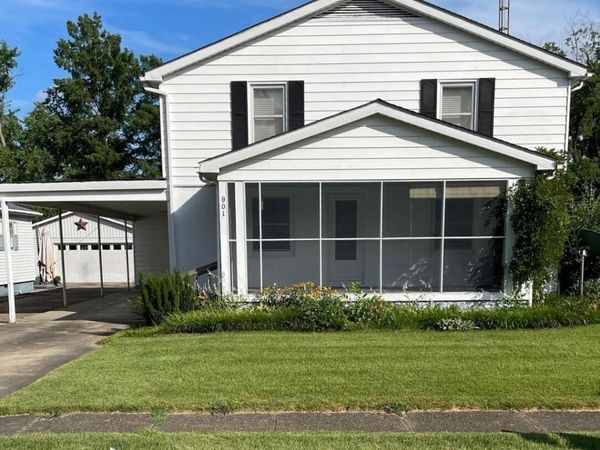 901 W ELM Street, Carmi, IL 62821