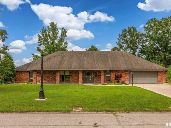 1605 S Eugene Lane, Marion, IL 62959