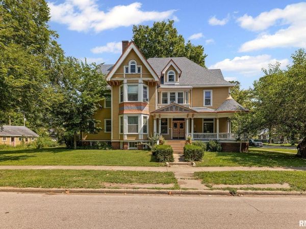 404 W BROADWAY Street, Centralia, IL 62801