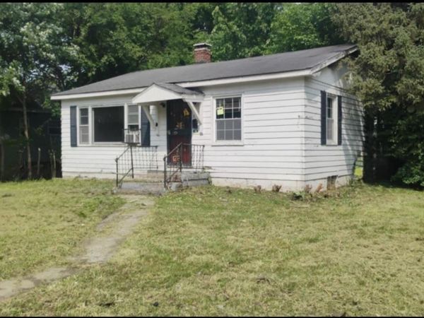 800 N 39TH Street, East St. Louis, IL 62205