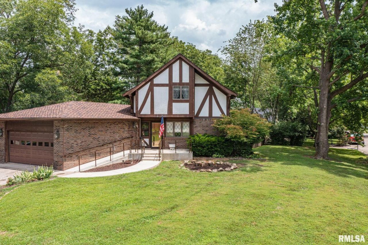 102 Lost Hollow Dr Drive, Salem, IL 62881