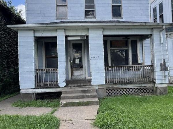 1815 W 3RD Street, Davenport, IA 52802