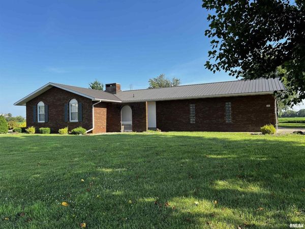 210 W 5TH Street, St Peter, IL 62880