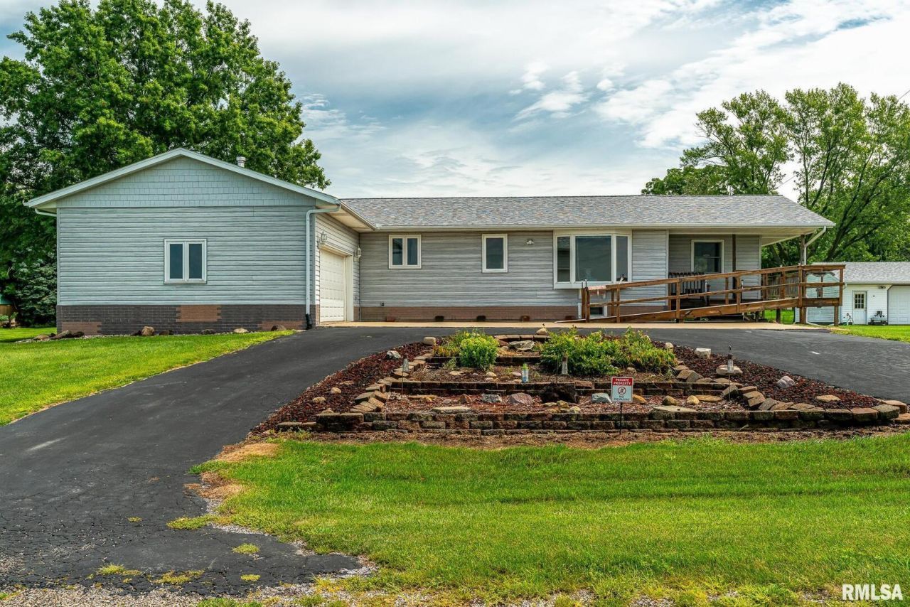 500 N 7th Avenue, New Windsor, IL 61465 Main Photo