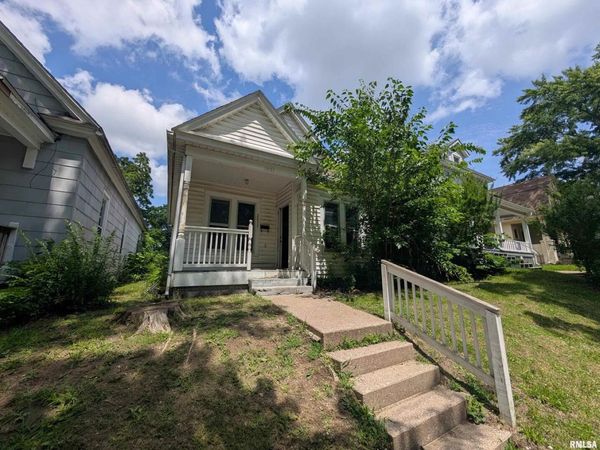 2833 8TH Avenue, Rock Island, IL 61201