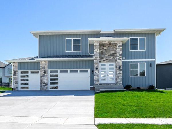 6589 Blackbird Lane, Bettendorf, IA 52722