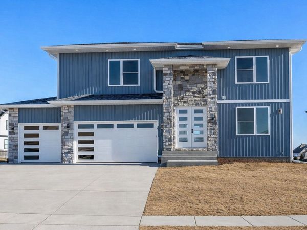 6589 Blackbird Lane, Bettendorf, IA 52722