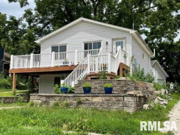 813 W 2ND Street, Cedar Falls, IA 50613