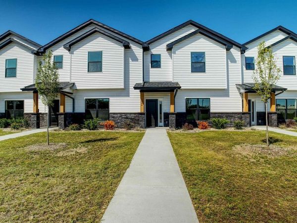1002 S 4TH Street, Clinton, IA 52732
