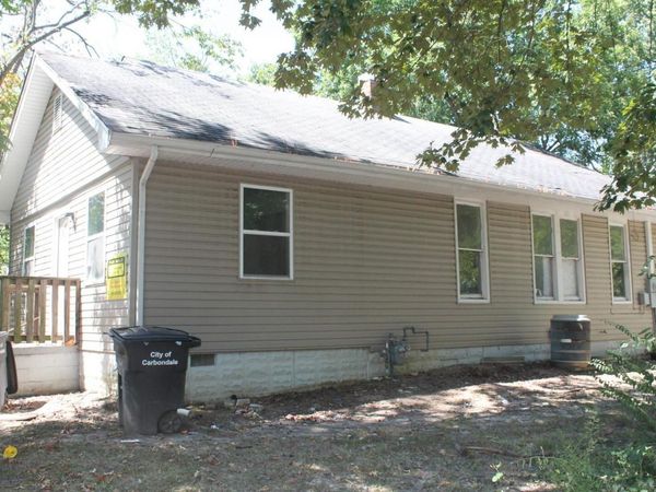 702 W WALNUT Street, Carbondale, IL 62901