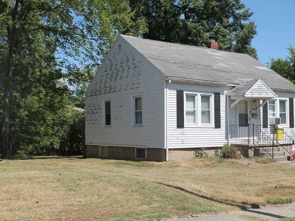 1110 W Walkup Street, Carbondale, IL 62901