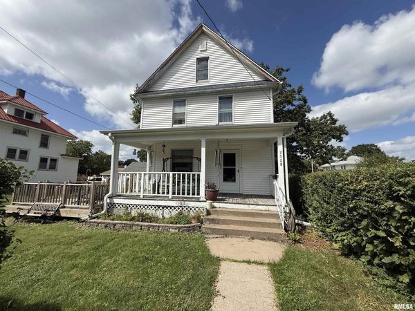 2528 FARNAM Street, Davenport, IA 52803