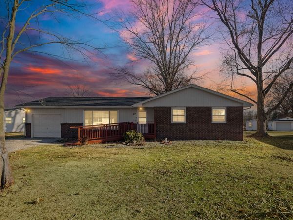 17 CRESTWOOD Lane, Centralia, IL 62801