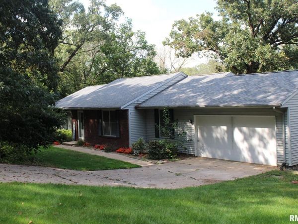 5 E TIMBERLINE Drive, Blue Grass, IA 52726