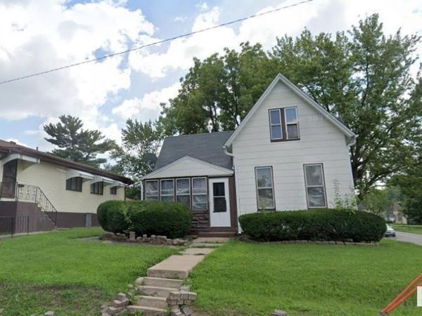 702 11TH Avenue, Rock Island, IL 61201