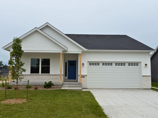 4738 W 11TH Street, Davenport, IA 52804