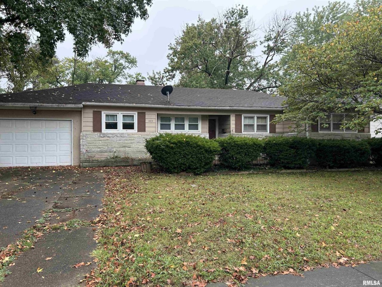 422 W 5th Street, Benton, IL 62812 Main Photo