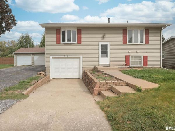 512 W 16TH Avenue, Coal Valley, IL 61240