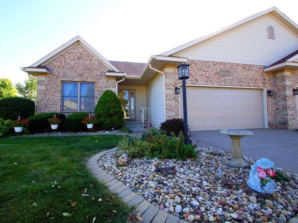 5321 FRIENDSHIP Drive, Davenport, IA 52804