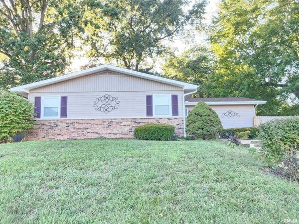 112 N Parrish Lane, Carbondale, IL 62901