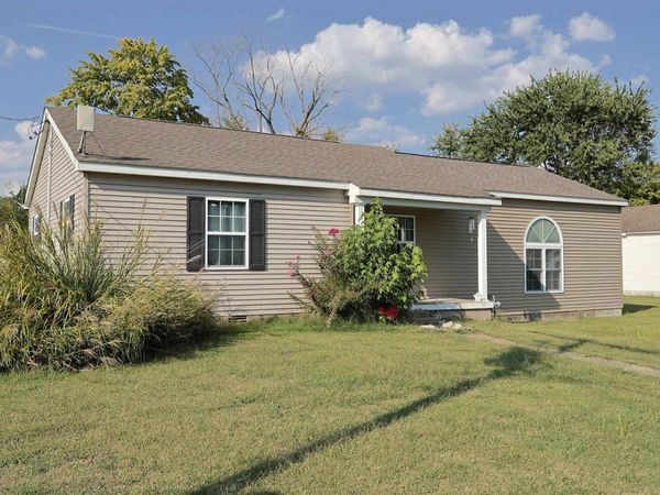 290 W 3RD Street, Bonnie, IL 62816