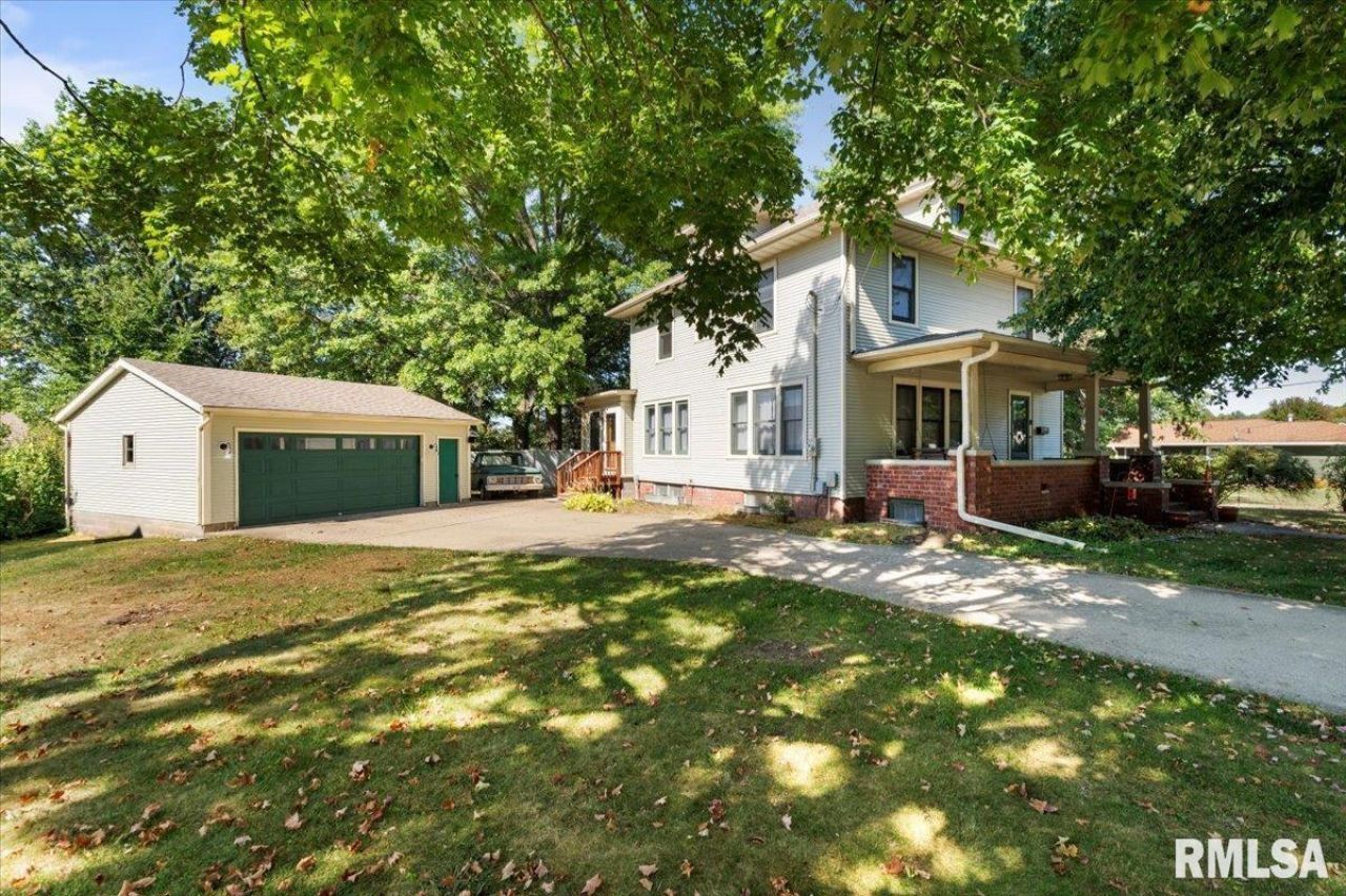 101 S Stewart St Street, Geneseo, IL 61254 Main Photo