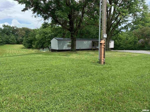 615 LIBERTY Road, Harrisburg, IL 62946