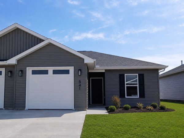 541 N 4TH Avenue, Eldridge, IA 52748