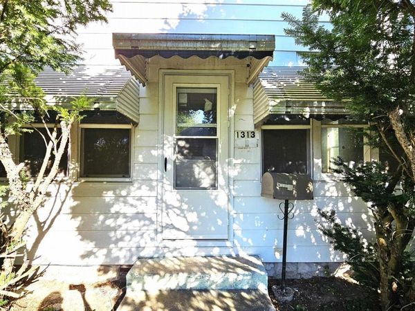 1313 N NEWTON Avenue, Johnston City, IL 62951