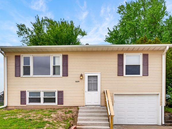 1229 13TH Avenue N, Clinton, IA 52732