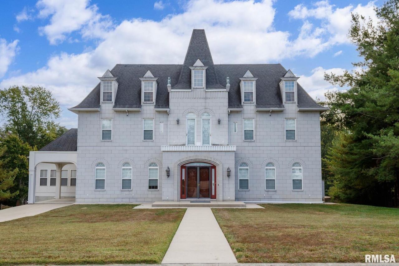 12 Clear Lake Drive, Centralia, IL 62081