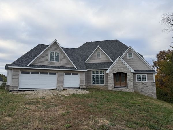 19468 250TH Avenue, Bettendorf, IA 52722