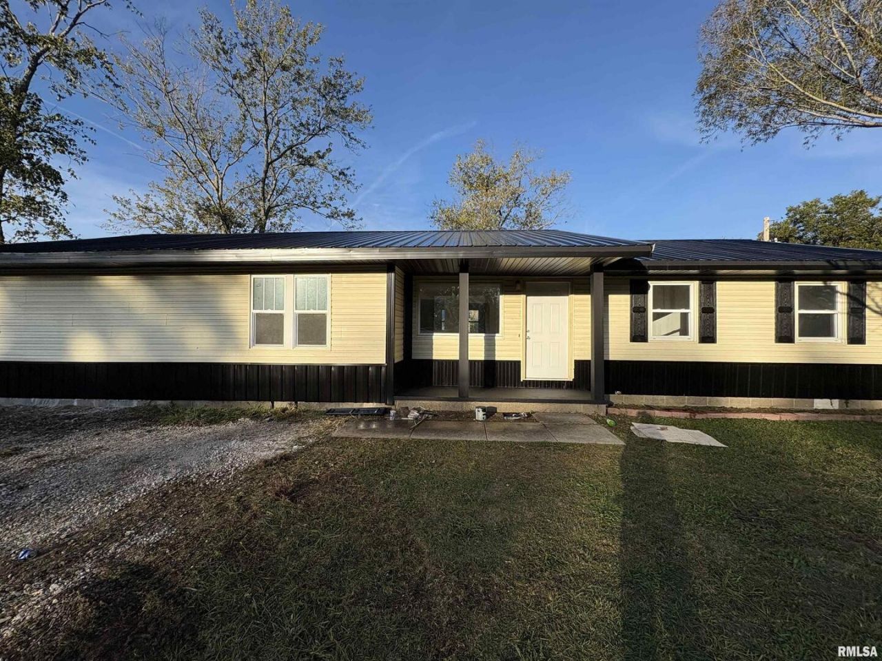 3305 Selmaville Road, Salem, IL 62881 Main Photo