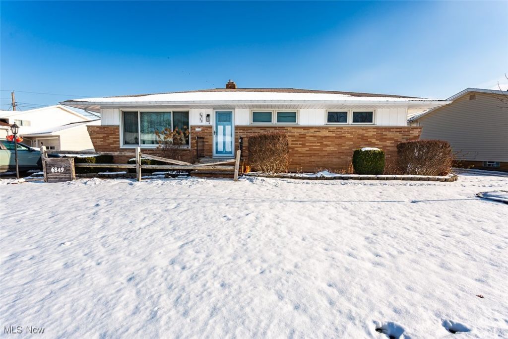 6849 Lantern Lane, Cleveland, OH 44130 Main Photo