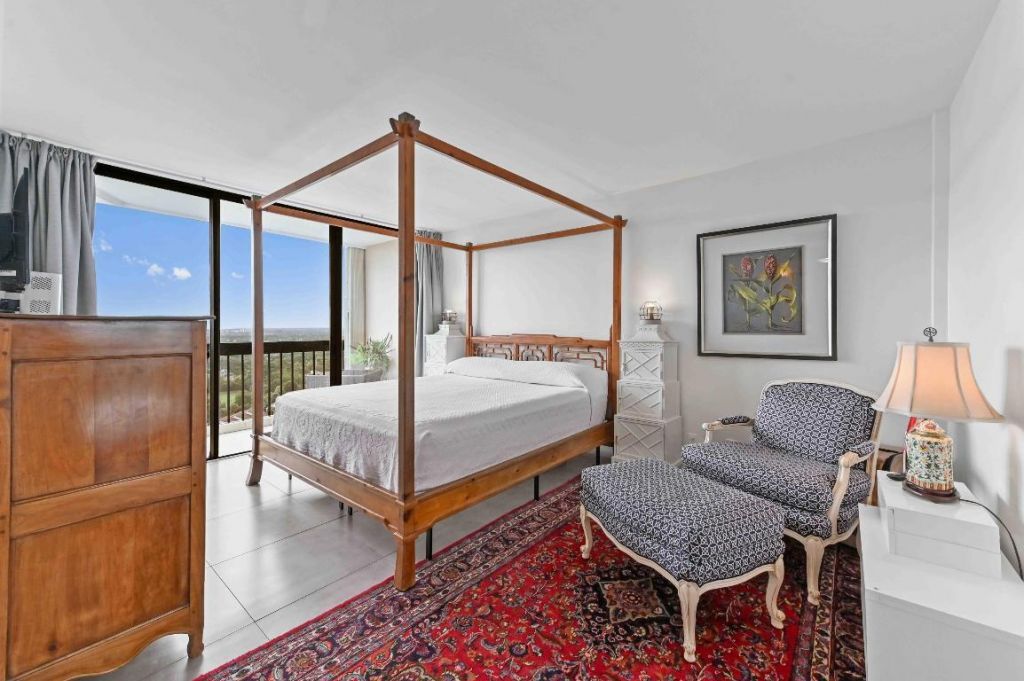 2425 Presidential Way, Unit 1806, West Palm Beach, FL 33401 Photo