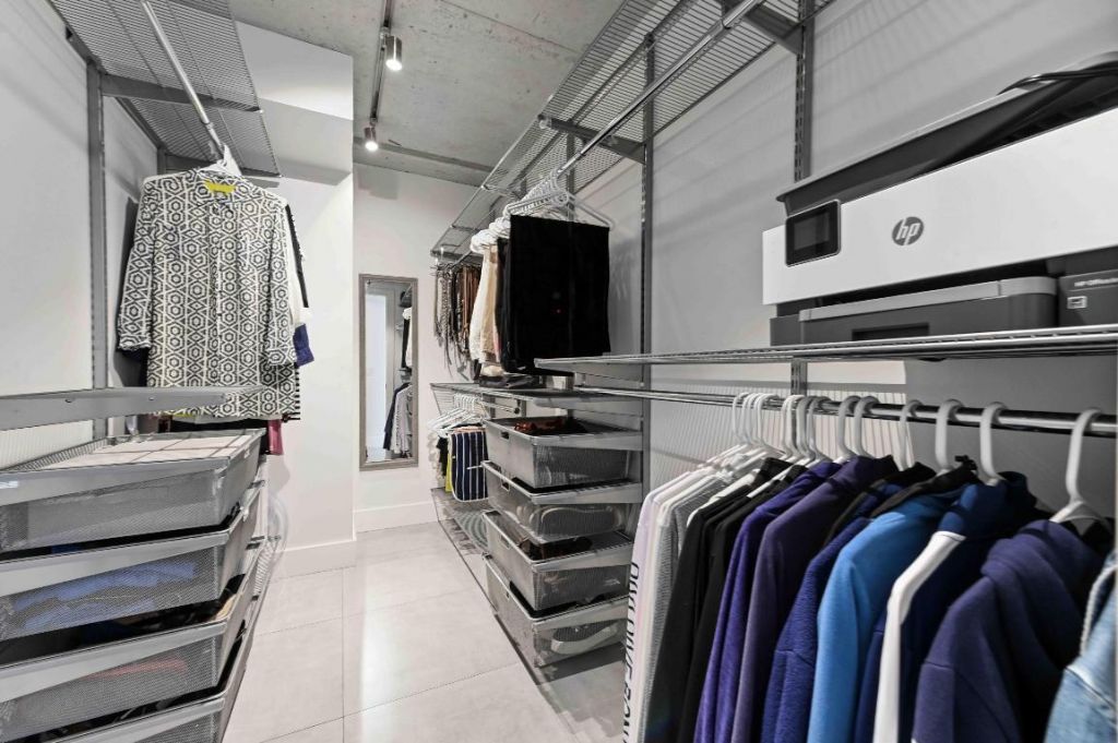 2425 Presidential Way, Unit 1806, West Palm Beach, FL 33401 Photo