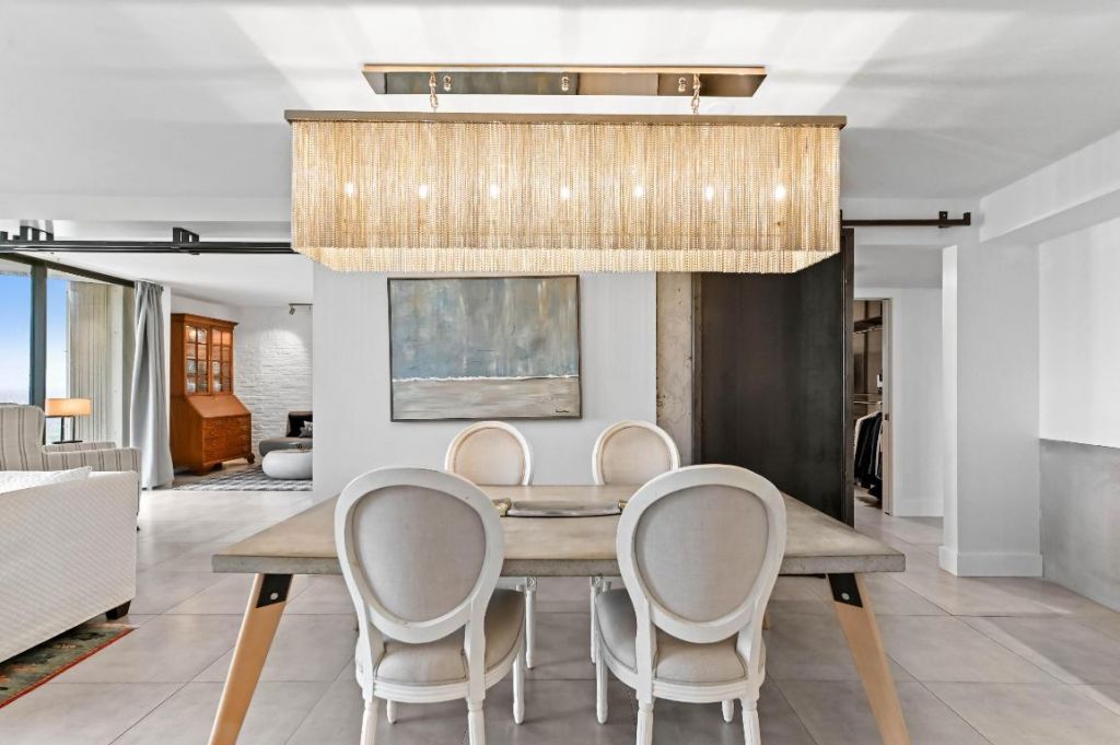 2425 Presidential Way, Unit 1806, West Palm Beach, FL 33401 Photo